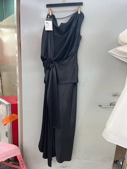 Zweiteiliges Damen-Set aus Spitze und Denim mit V-Ausschnitt, ärmellosem Oberteil und hoch taillierter, knielanger Hose – ideal für Streetwear.