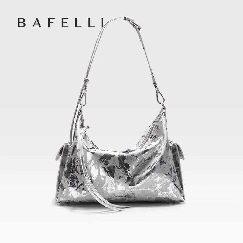 Damen-Schultertasche aus Echtleder, silberner Metallic-Look, Hobo-Form mit Schulterriemen
