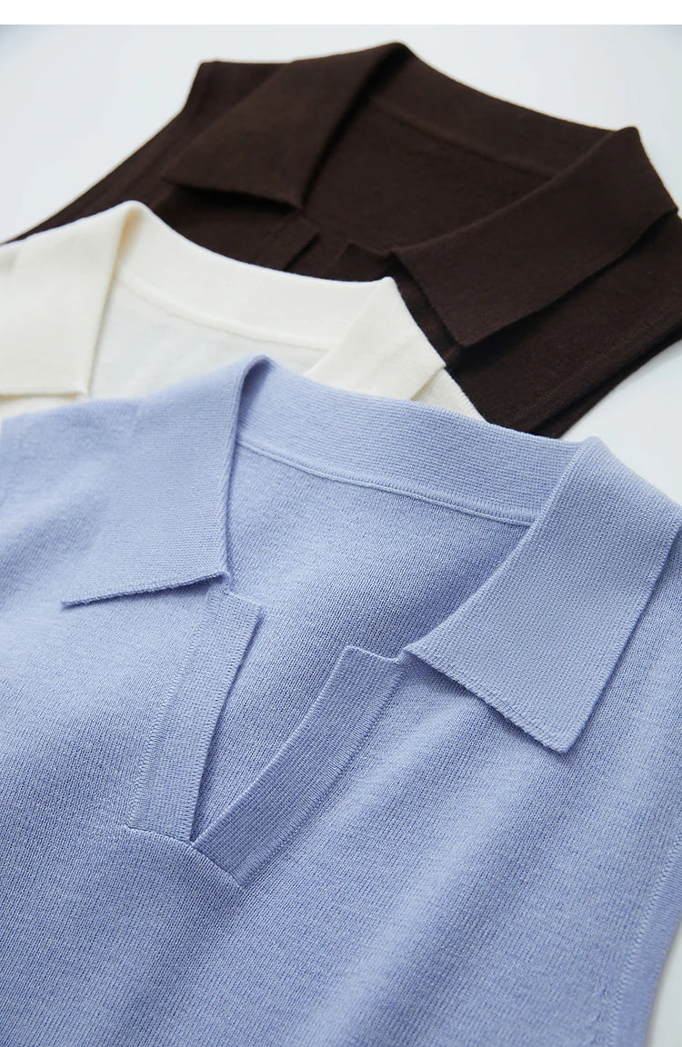 Strickoberteile: Himmelblau, Creme und Dunkelbraun mit Umlegekragen und V-Ausschnitt