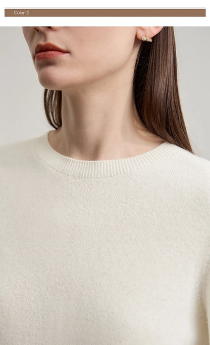 Cremefarbener Damenpullover mit Rundhalsausschnitt und feinem Strickkragen