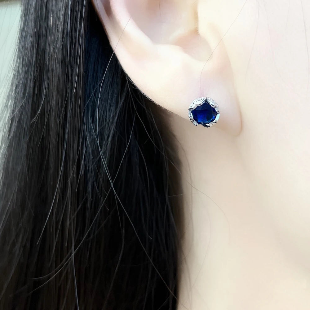 Damen-Ohrstecker Lotus dunkelblau glamourös aus Sterlingsilber