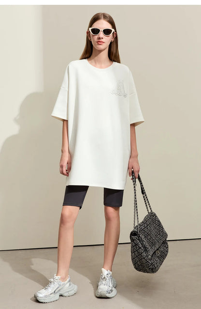 Damen Rundhals-T-Shirt im minimalistischen Stil mit lässiger Stickerei und kurzen Ärmeln