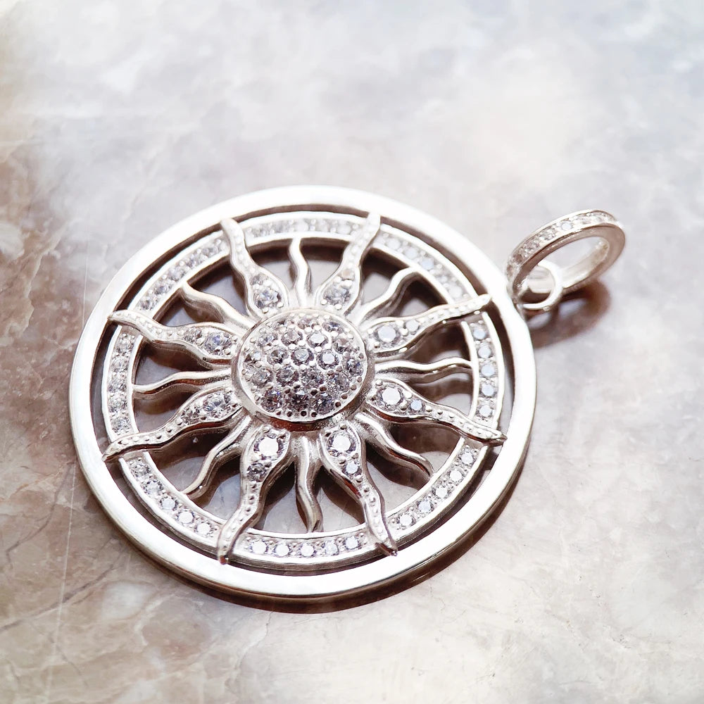 Damen-Charm-Anhänger Sonne Amulett weißer CZ Pavé aus Sterlingsilber