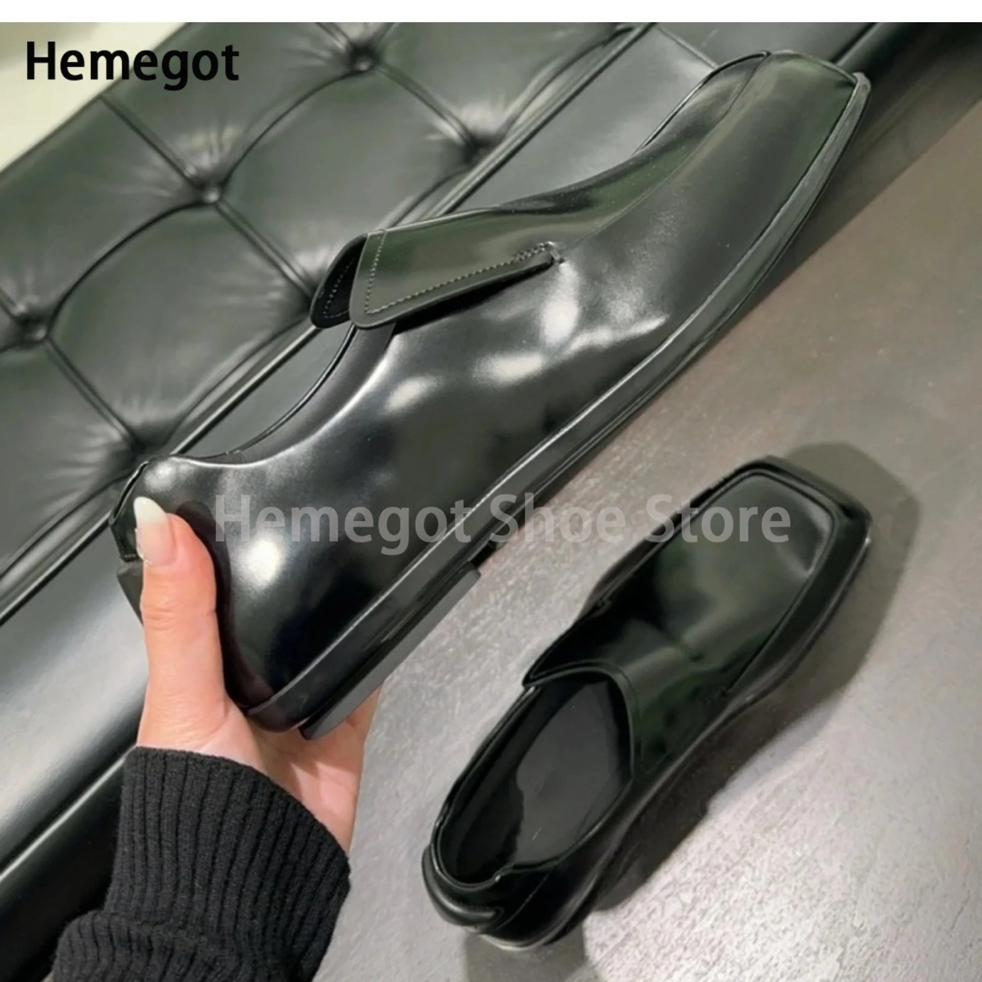 Schwarze Herren-Slipper mit eckiger Spitze, Glattlederoptik und Slip-On-Bauform