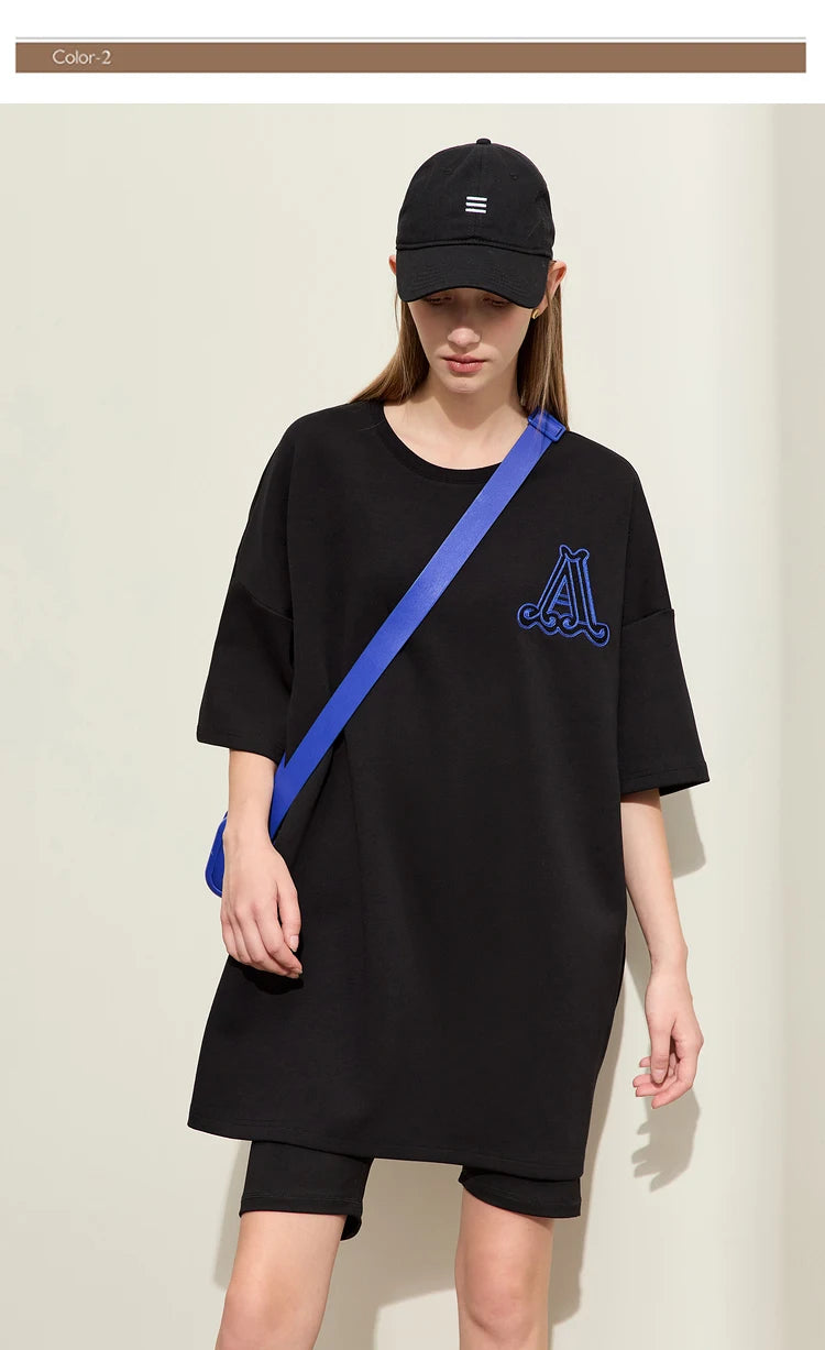 Damen Rundhals-T-Shirt im minimalistischen Stil mit lässiger Stickerei und kurzen Ärmeln