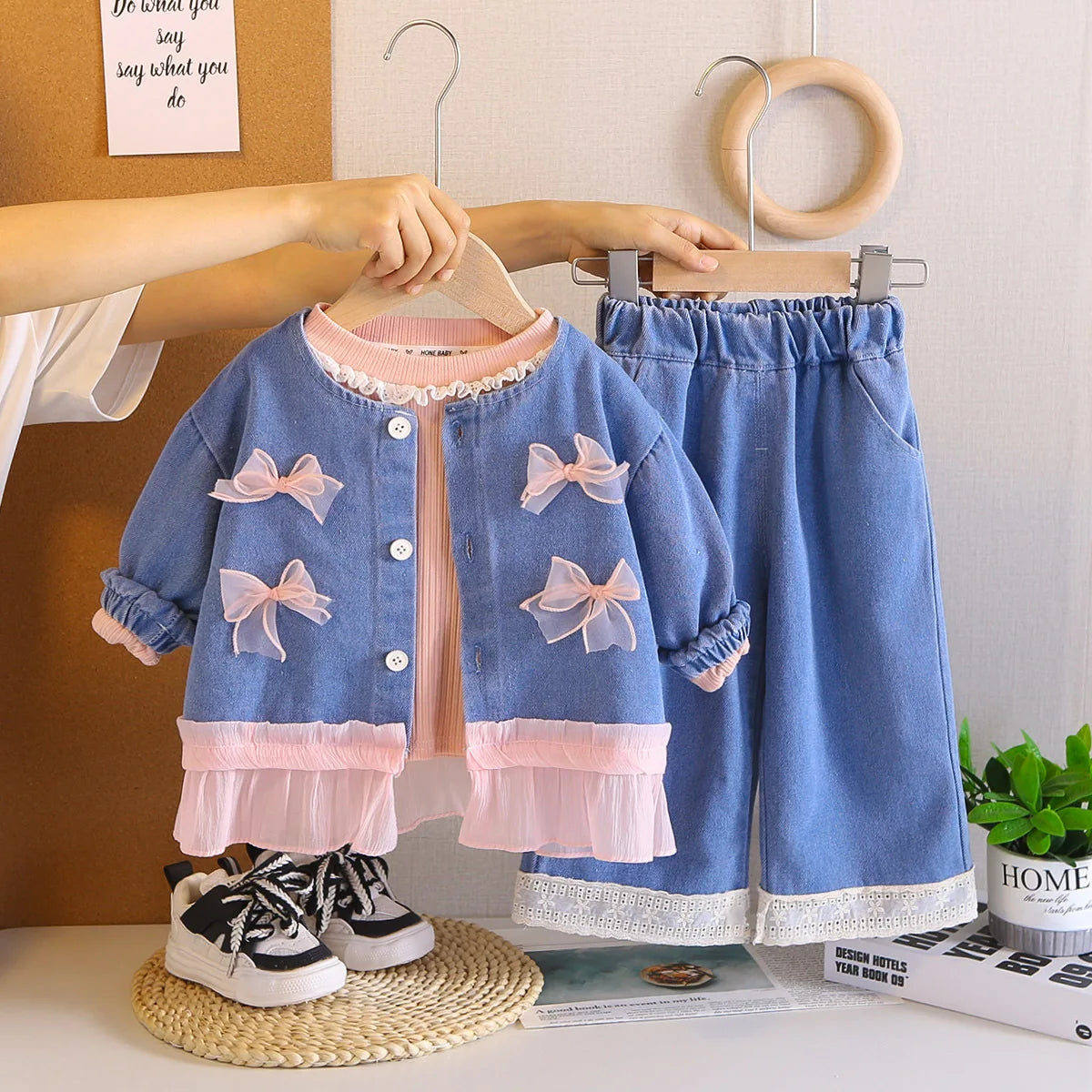 Mädchen Kleidung Set mit süßem Mantel und breiten Hosen im Koreanischen Stil