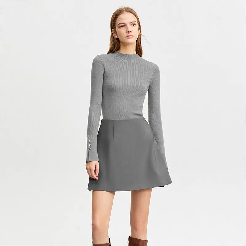 High-Waist-Shortsrock in Grau mit Falten vorn und ausgestelltem Saum