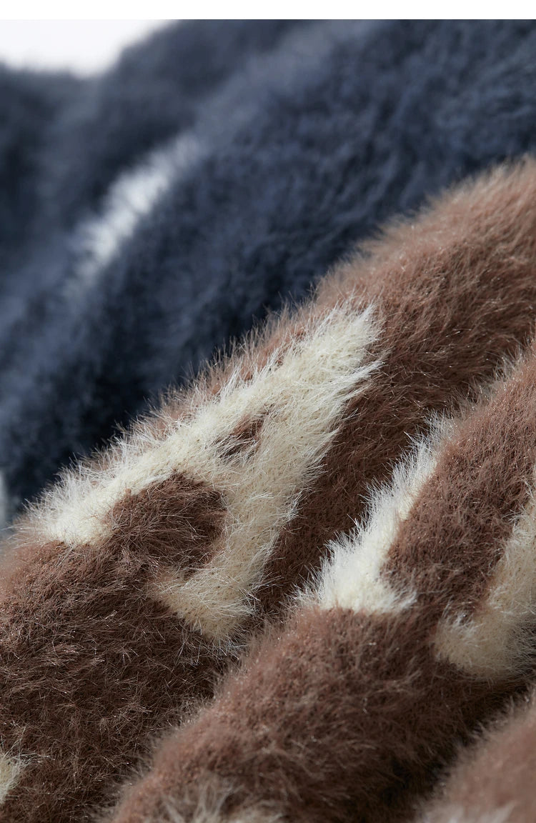 Damenpullover Jacquard-Design mit breiten Schriftstreifen in Braun und Dunkelblau