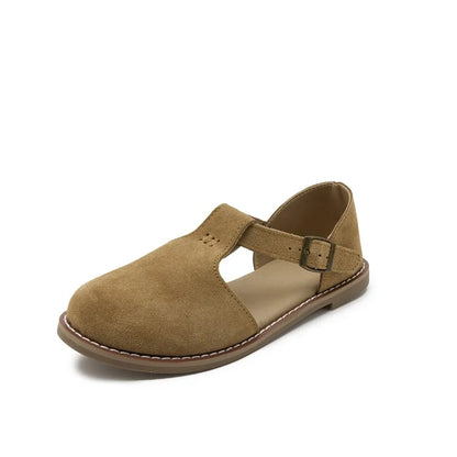 Khakifarbene flache Leder-Sandalen mit Riemen und Schnalle, offene Zehenöffnung