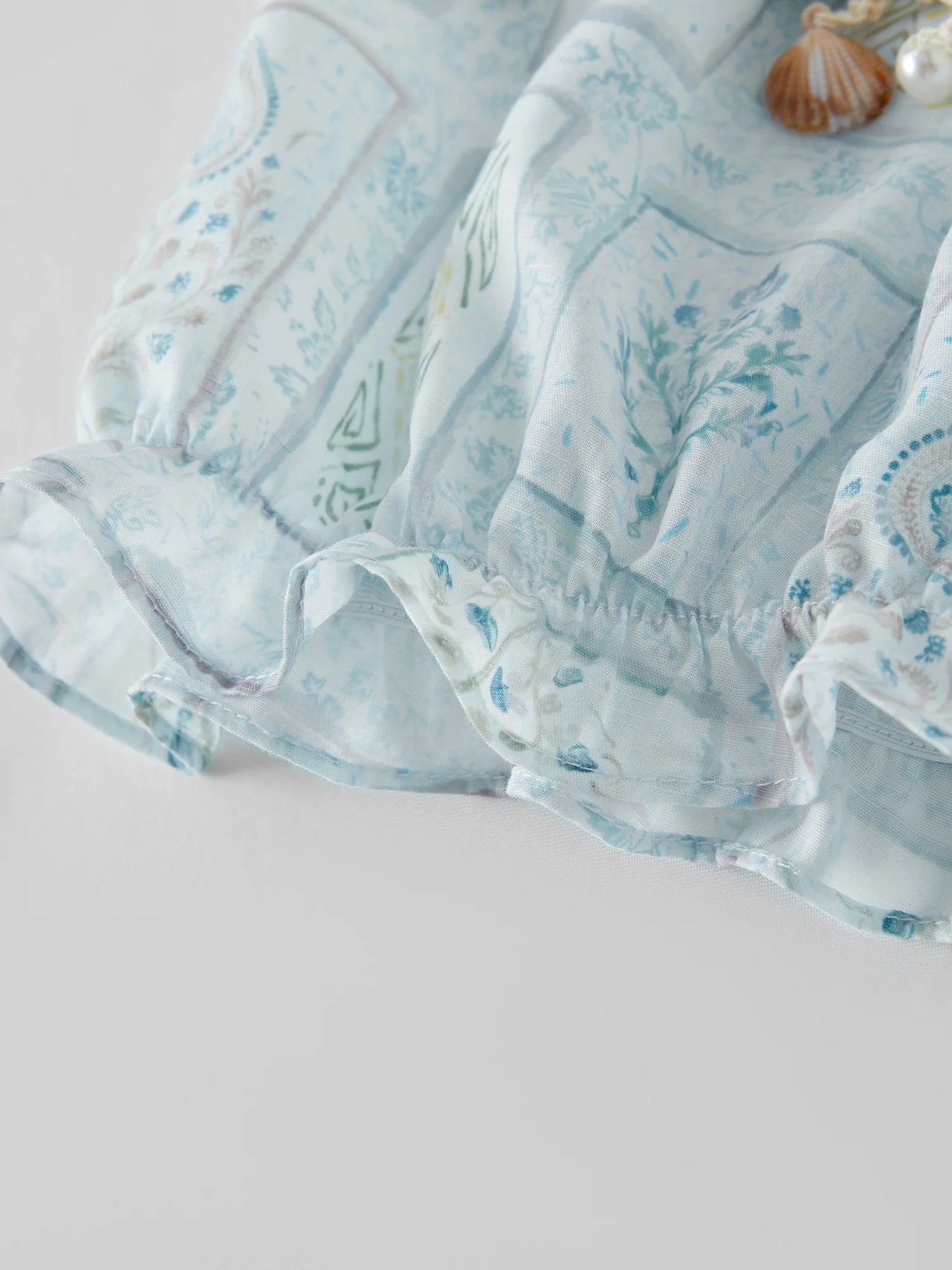 Kurzärmeliges T-Shirt im minimalistischen Stil mit Buchstabenstickerei – vielseitiges, lässiges Modeoberteil für den Sommer