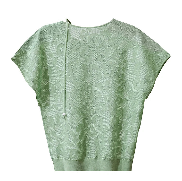 Damen-T-Shirt in hellem Grün mit Rundhalsausschnitt und floraler Jacquard-Struktur