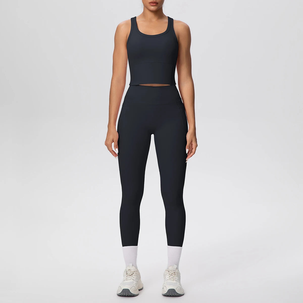 Yoga-Sportset in Schwarz: ärmelloses Top und High-Waist Leggings mit Kontrastknöchelband