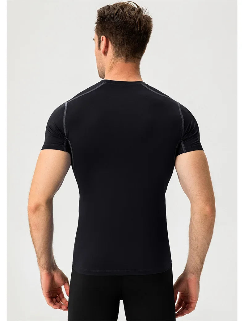 Eng anliegendes Herren-Fitness-Trainingsset mit kurzen Ärmeln – elastisch und schnelltrocknend, ideal für Sport und Laufen.