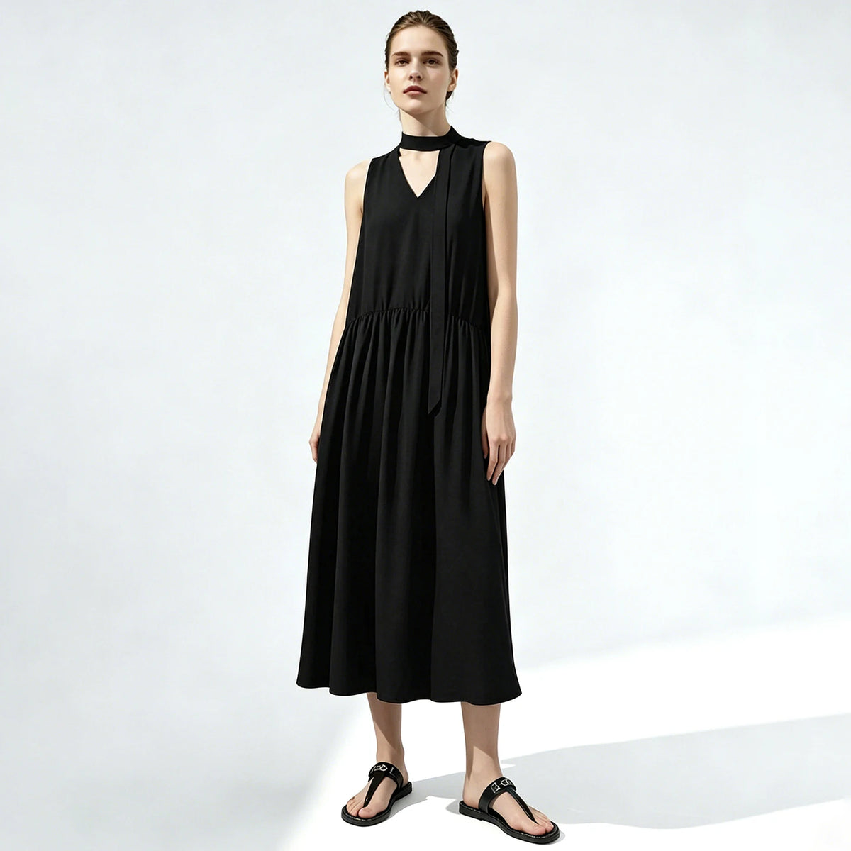 Damen-Sommerkleid in Schwarz, ärmellos, V-Ausschnitt, lockerer A-Linienrock