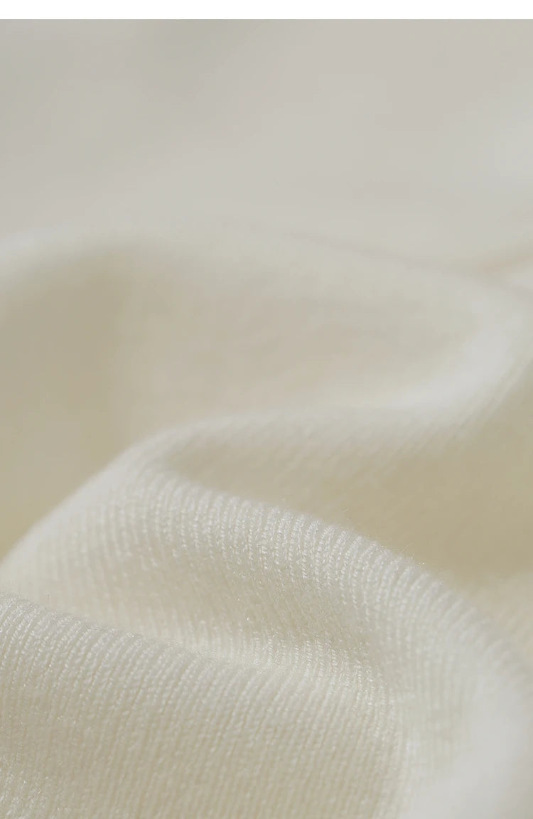 Feine Strickstruktur am Damen-Strickpullover in Beige, glatte Oberfläche