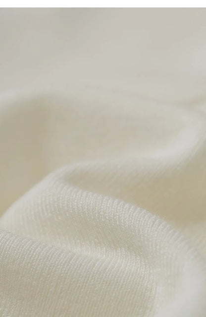 Feine Strickstruktur am Damen-Strickpullover in Beige, glatte Oberfläche