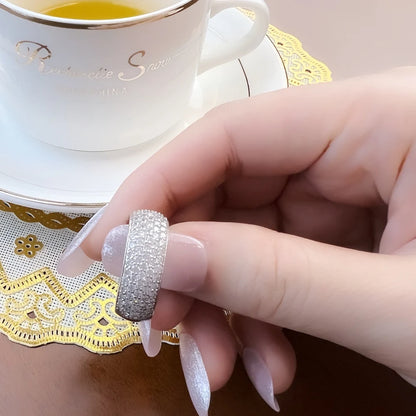 Damen-Ring weißer CZ Pavé Bandring glamourös aus Sterlingsilber