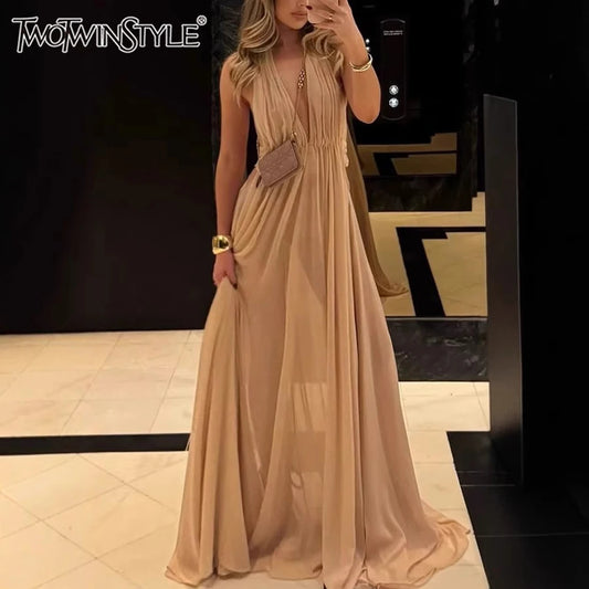 Elegantes Damen-Kleid mit V-Ausschnitt, kurzen Ärmeln und Perlenverzierung – Patchwork-Design mit Rüschen und Falten.