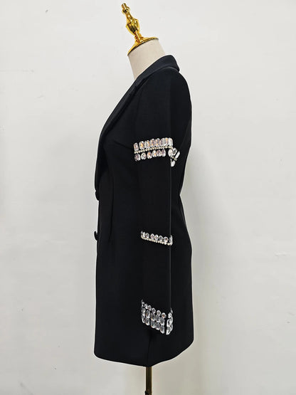 Elegantes Damenkleid mit Rundhalsausschnitt, halblangen Ärmeln und Spitzen-Patchwork-Design – figurbetont und stilvoll.