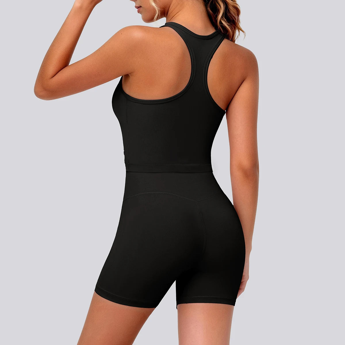 Yoga-Set mit Racerback-Top und kurzen Push-up-Shorts, schwarz