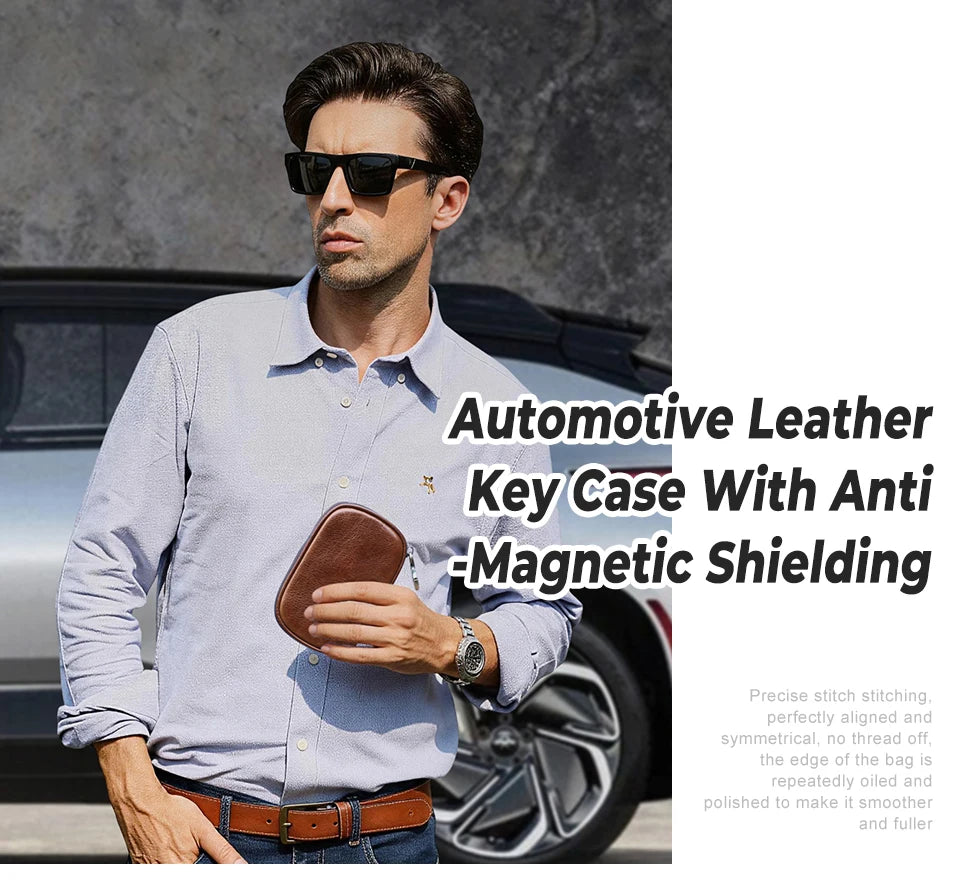 Braunes Echtleder-Autoschlüssel-Etui mit Schlüsselring und abgerundeter, kompakter Form.