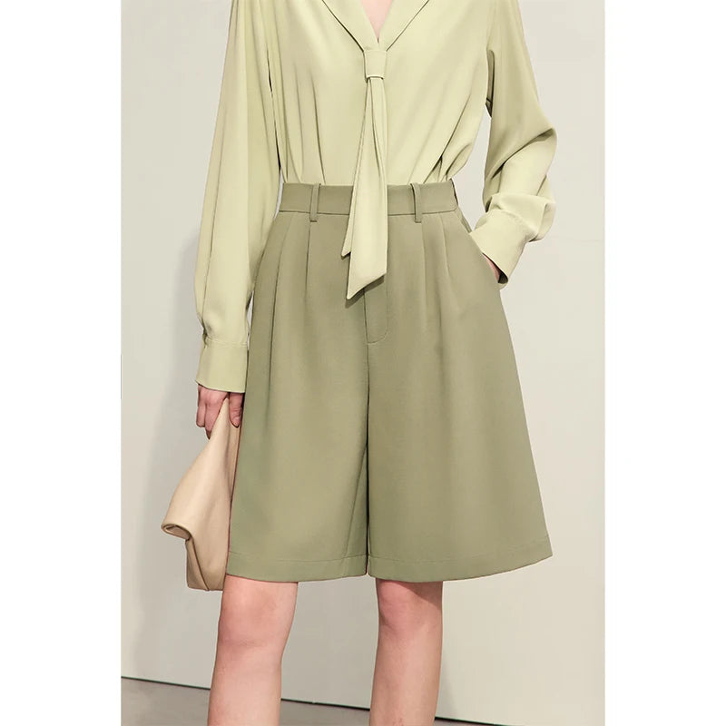 Damen Shorts im minimalistischen Stil für das Büro mit weitem Bein