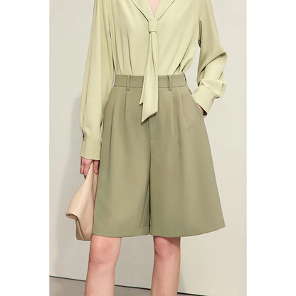 Damen Shorts im minimalistischen Stil für das Büro mit weitem Bein