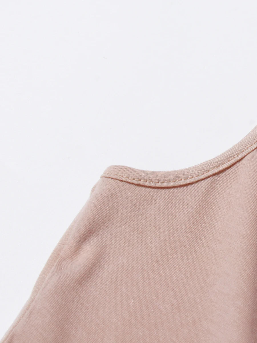 Damen-Casualjacke mit Kontrastfarben, Stickerei und langen Ärmeln – Offenes Design, kurz geschnitten.