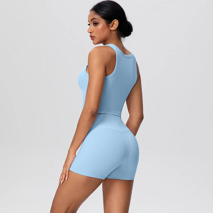 Damen-Yoga-Set in Hellblau: Seitansicht von Croptop und kurzen Leggings.