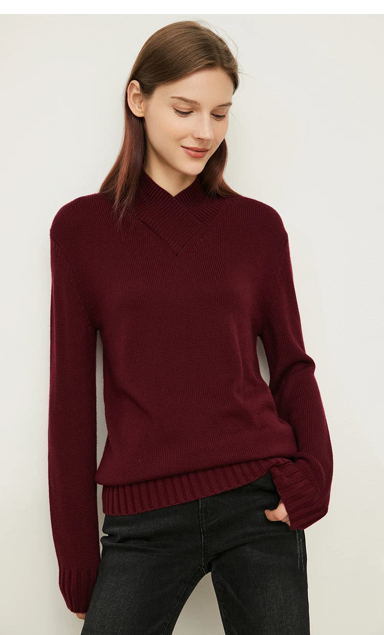 Weinroter Damen-Pullover mit Stehkragen, feine Strickstruktur, lange Ärmel, Rippenkante