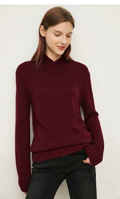 Weinroter Damen-Pullover mit Stehkragen, feine Strickstruktur, lange Ärmel, Rippenkante