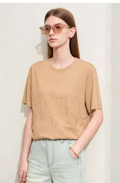 Damen T-Shirt mit minimalistischer Stickerei im lässigen Stil für den Sommer