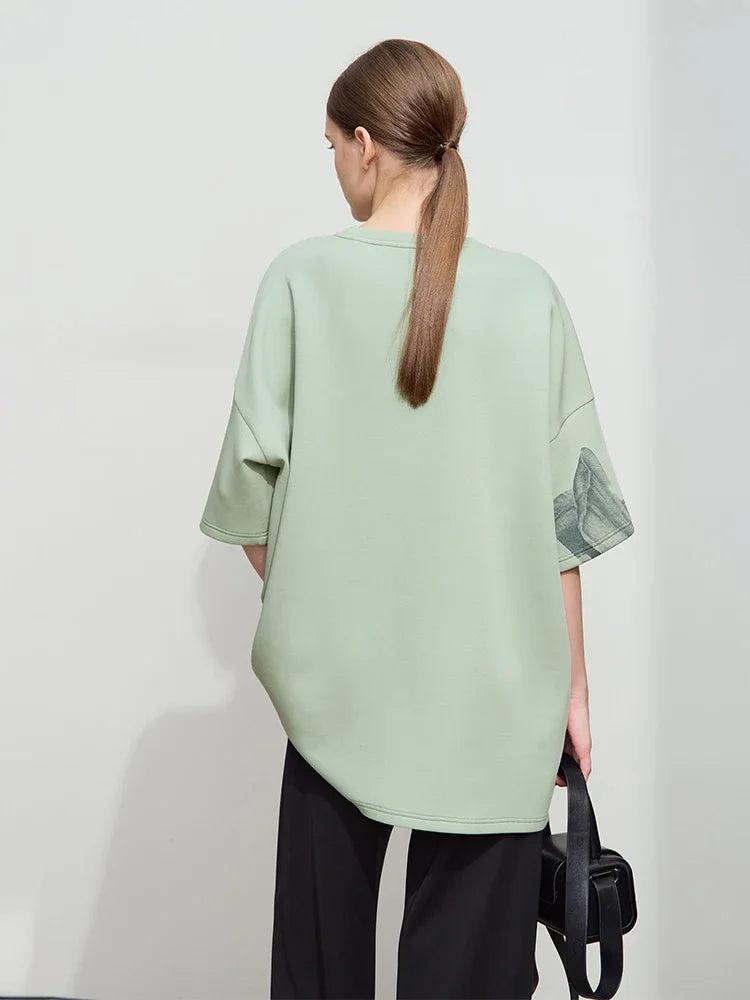 Damen T-Shirt mit lockerem O-Ausschnitt und Blumenmuster sowie Stickerei