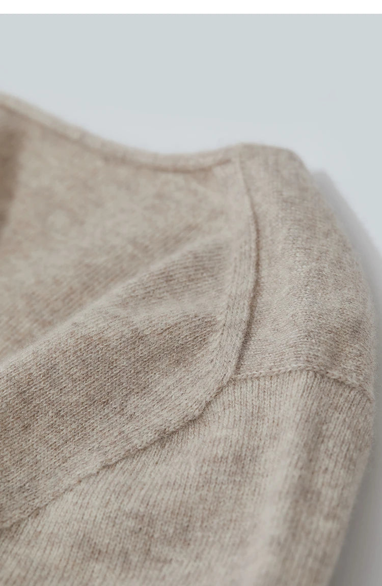 Damenpullover aus Strick, beiger Halbkreiskragen mit Knopfleiste, lange Ärmel