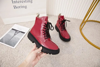 Damen-Ankle-Boots aus Leder, rot, Schnürung, robuste Profilsohle, Seitenansicht