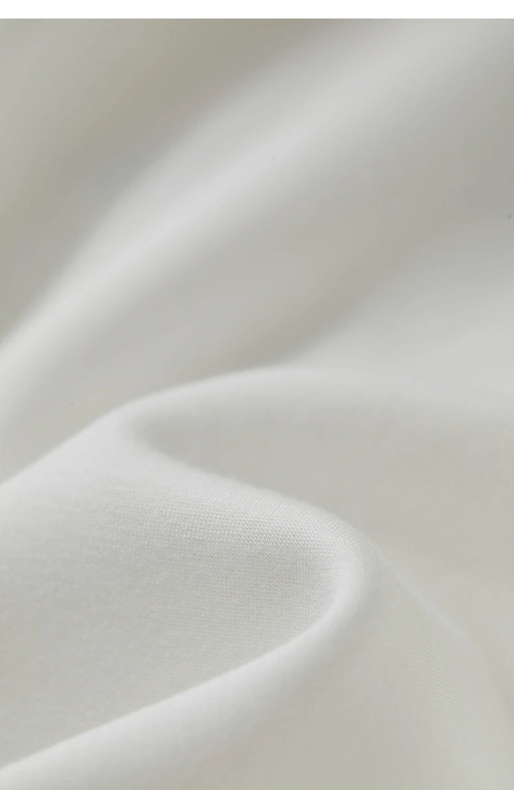 Damen T-Shirt im minimalistischen Stil mit Rundhalsausschnitt und Druckdesign