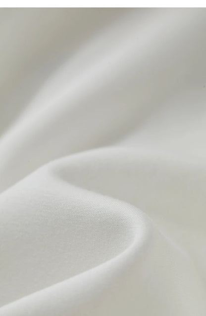 Damen T-Shirt im minimalistischen Stil mit Rundhalsausschnitt und Druckdesign