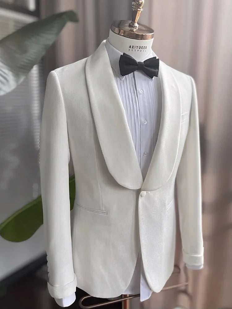 Eleganter Herrenanzug mit braunen Streifen, doppelreihig – ideal für Hochzeiten und festliche Anlässe.