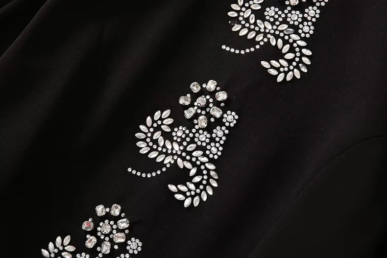 Elegante Damenjacke mit Applikationen, Reverskragen und langen Ärmeln – luxuriöses Patchwork-Design mit Perlen.