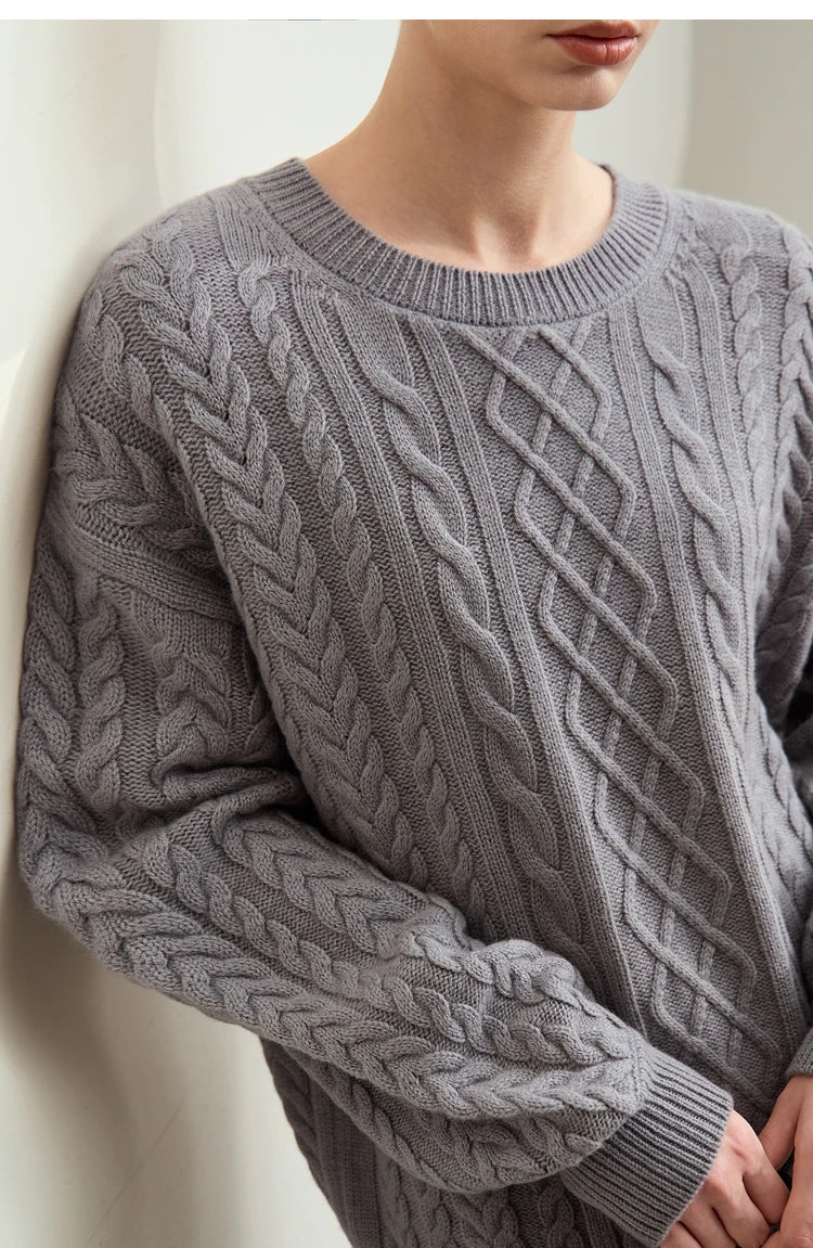 Amii Damenpullover grauer Zopfstrick, Rundhalsausschnitt mit feinen Strickdetails am Oberteil