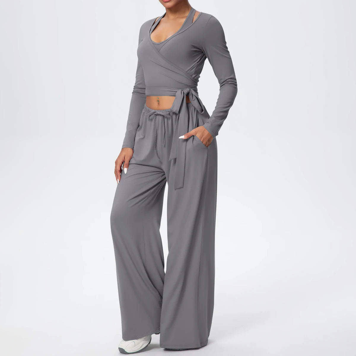 Damen-Sportset mit Wickeloberteil und weiter Langarmhose, grau, mit Bindegürtel