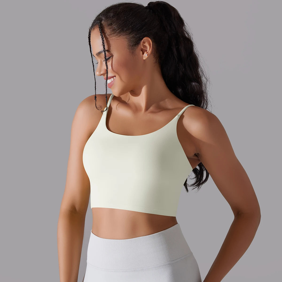 Sporttop mit fester Polsterung, schmale Träger, helles Creme