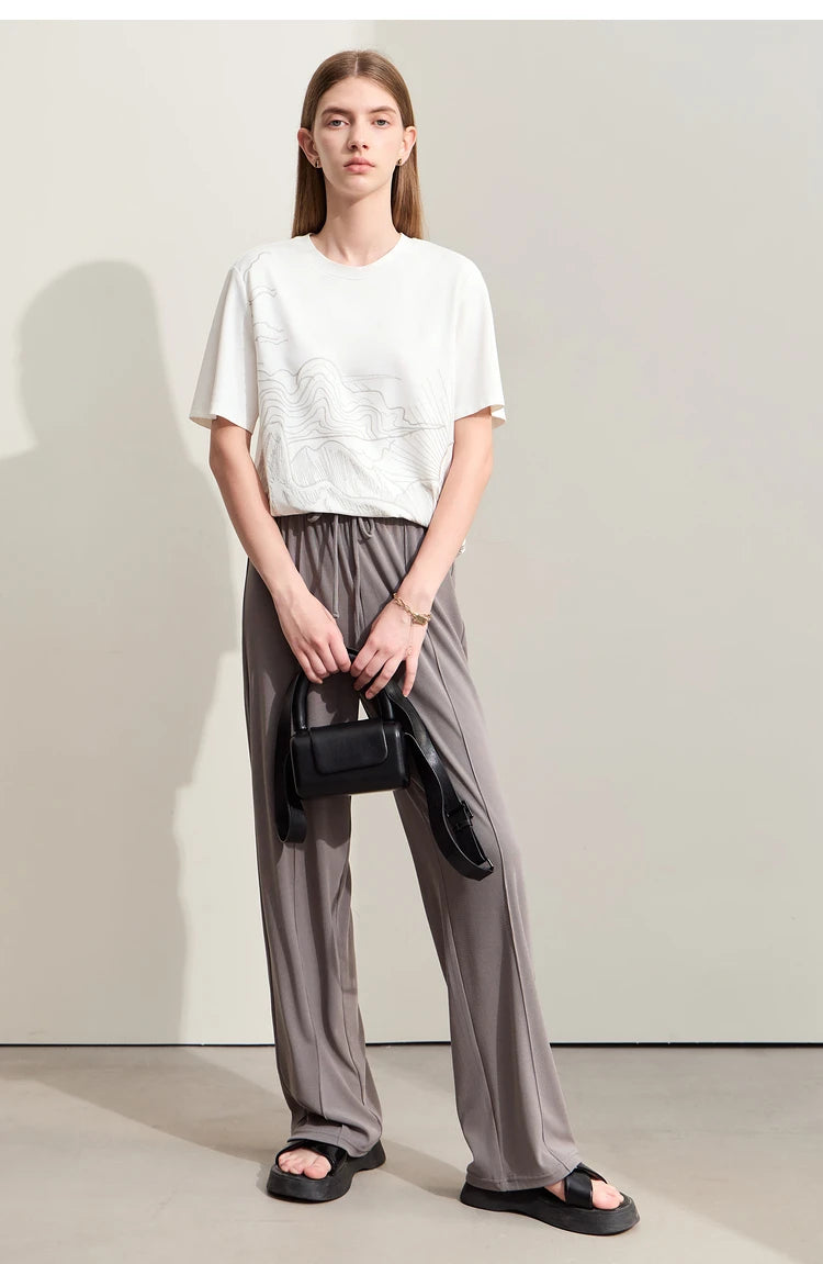 Damen T-Shirt mit minimalistischer Stickerei im lässigen Stil für den Sommer