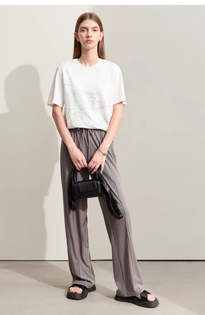 Damen T-Shirt mit minimalistischer Stickerei im lässigen Stil für den Sommer