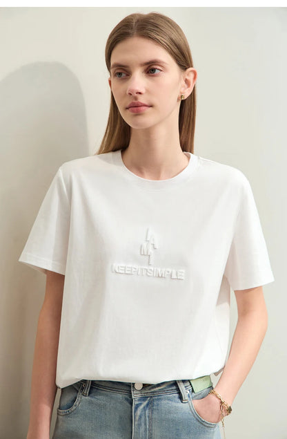 Damen T-Shirt im minimalistischen Stil mit modischer Stickerei und O-Ausschnitt