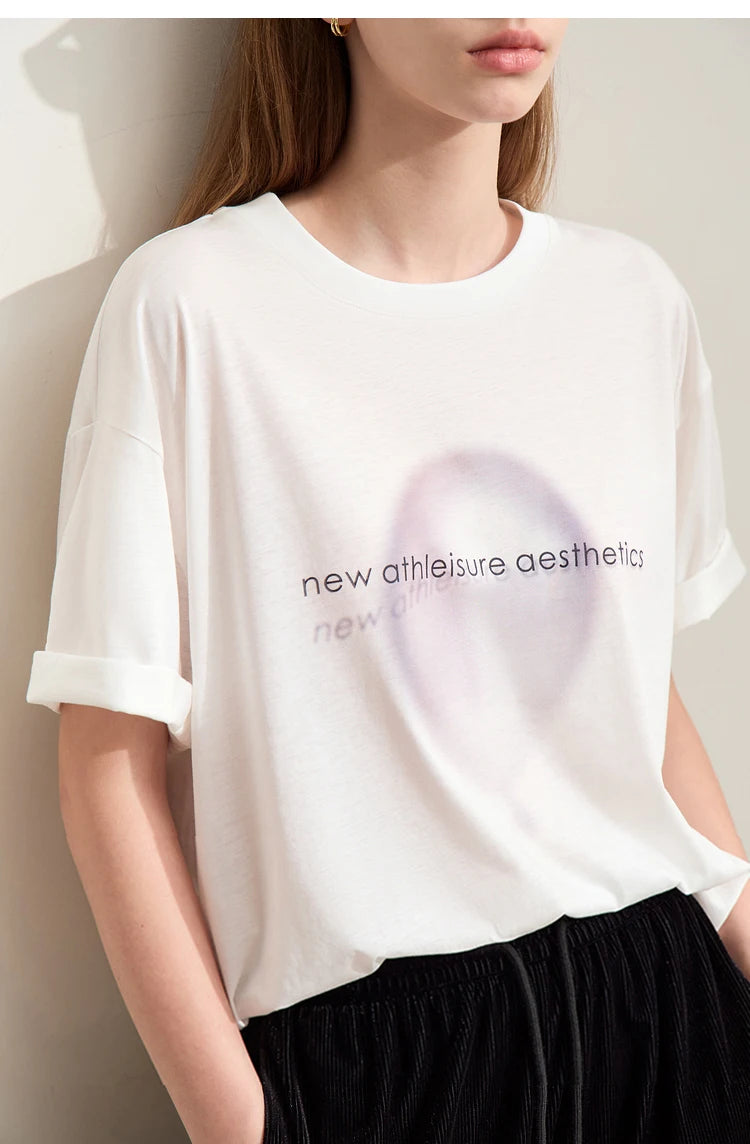 Damen T-Shirt im minimalistischen Stil mit gedrucktem Design und lässigen Ärmeln
