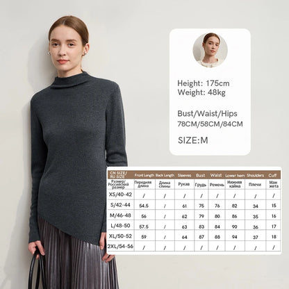 Dunkelgrauer Strickpullover mit Halb-Rollkragen, langen Ärmeln und geripptem Bündchen