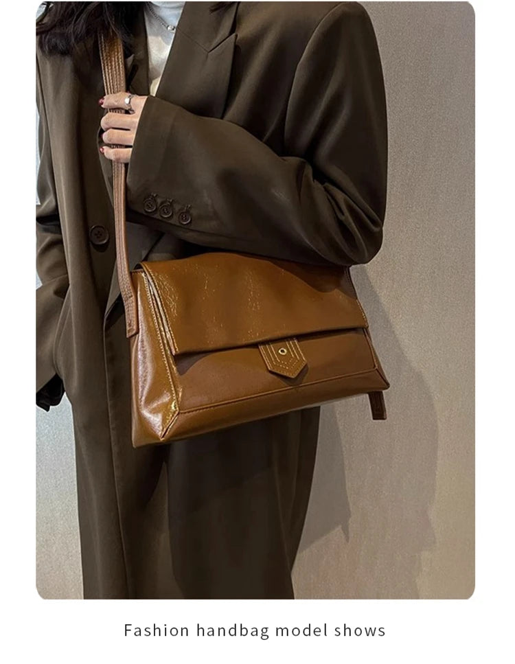 Damen Schultertasche aus Spaltleder und PU im Retro-Stil