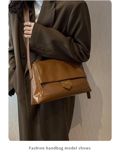 Damen Schultertasche aus Spaltleder und PU im Retro-Stil