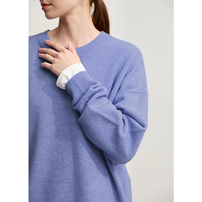 AMII minimalistischer Strickpullover für Damen, lilablau, Detailaufnahme mit Rippbündchen